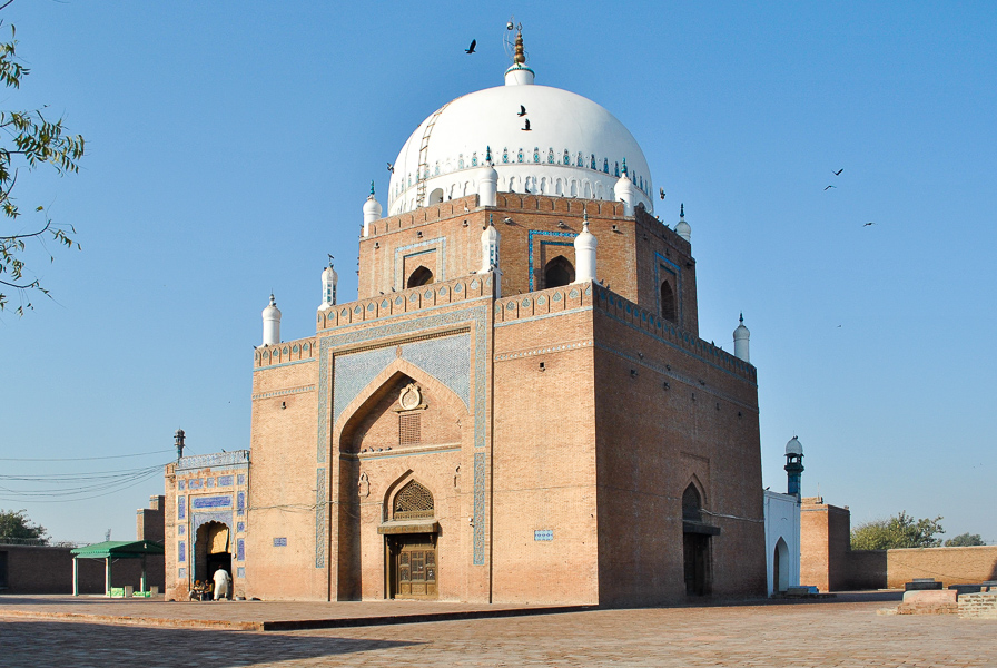 Places in Multan, DHA 360 Zoo, Top 10 amazing places in Multan, travelers, tourists, Multan culture, Multan Tradition, Bahauddin Zakariya Shrine